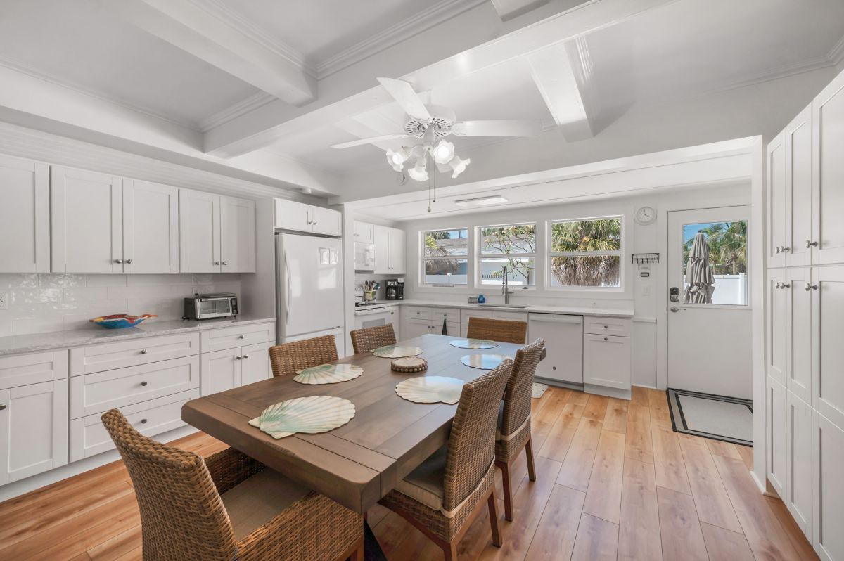 7772 | Fran Maxon Real Estate interior of AMI rental